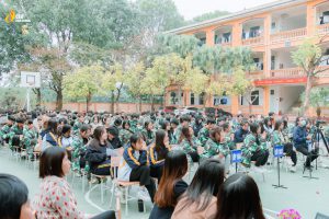 Chương trình thu hút sự tham dự của đông đảo học sinh trong trường.