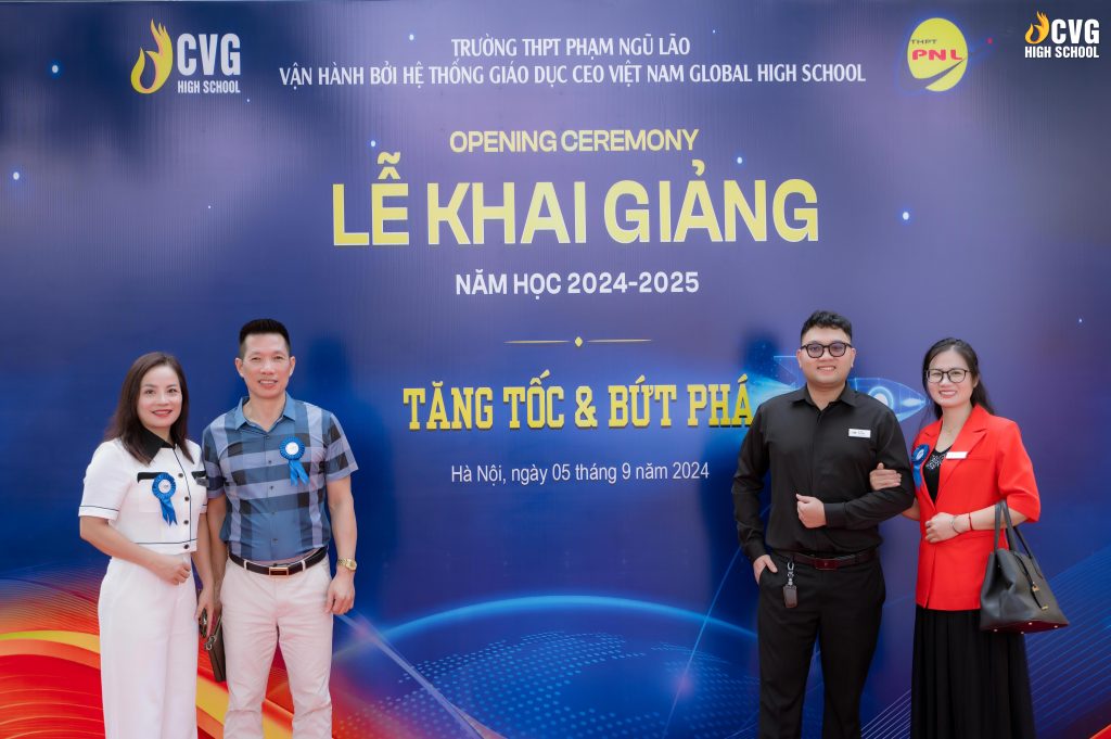 Rất nhiều phụ huynh cùng tới dự lễ khai trường cùng các con nhân dịp năm học mới 2024 - 2025 Rất nhiều phụ huynh cùng tới dự lễ khai trường cùng các con nhân dịp năm học mới 2024 - 2025