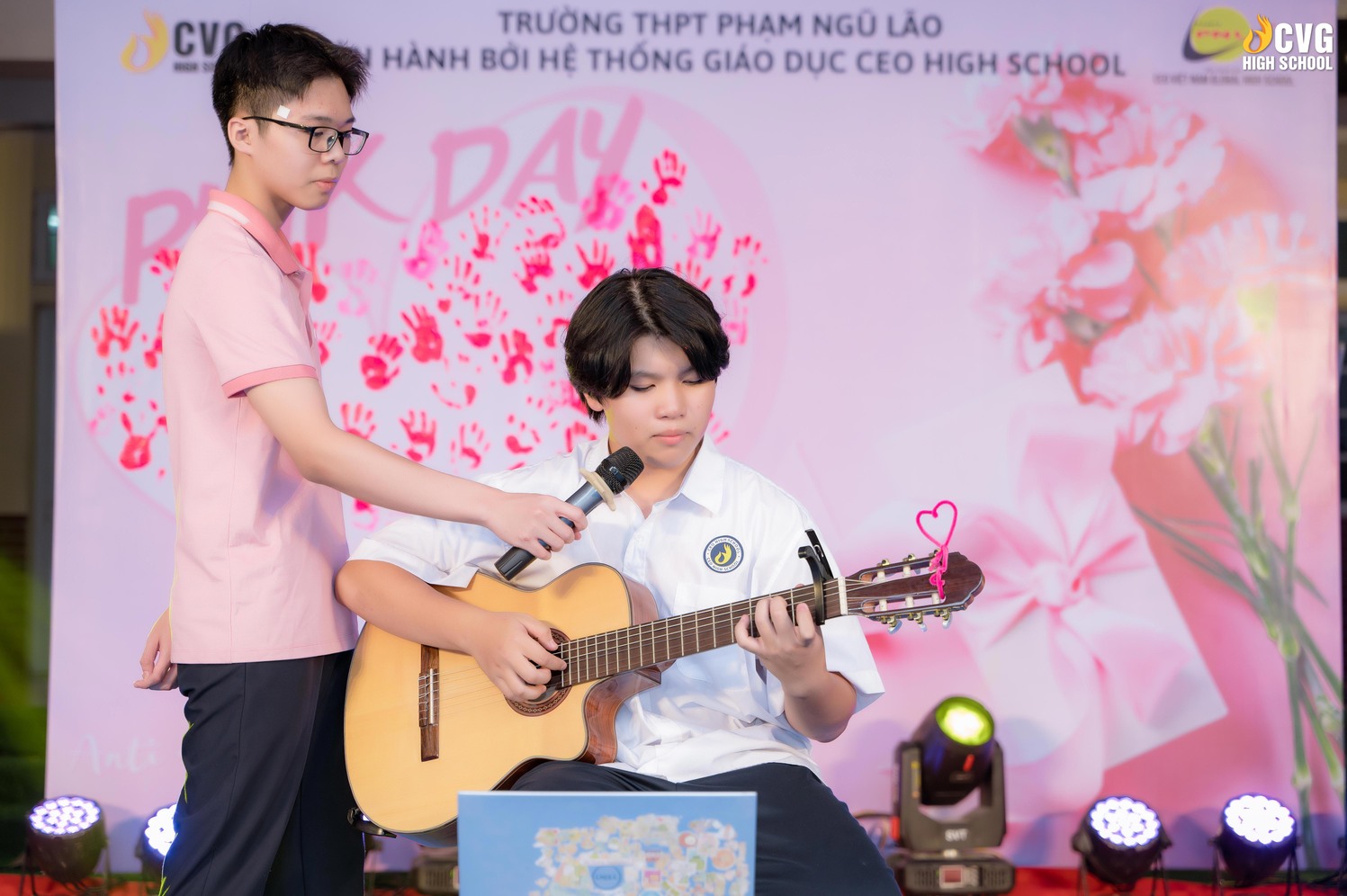 Lễ hội âm nhạc “Pink Day” - Giai điệu kết nối thầy và trò. Lễ hội âm nhạc “Pink Day” - Giai điệu kết nối thầy và trò.