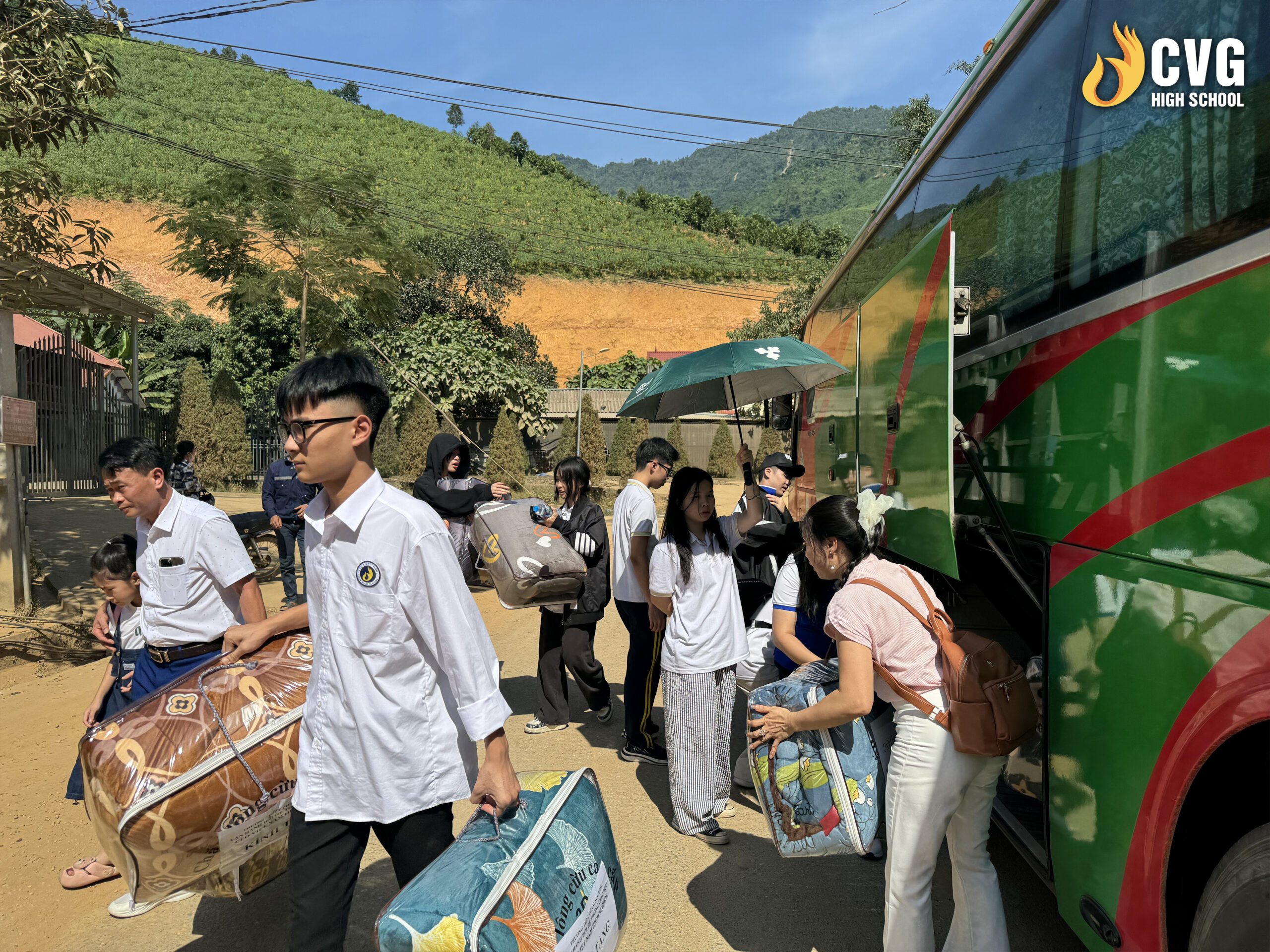 Trưa ngày 26/10/2024, đoàn thiện nguyện CEO Việt Nam High School đã có mặt tại Bảo Yên, Lào Cai Trưa ngày 26/10/2024, đoàn thiện nguyện CEO Việt Nam High School đã có mặt tại Bảo Yên, Lào Cai