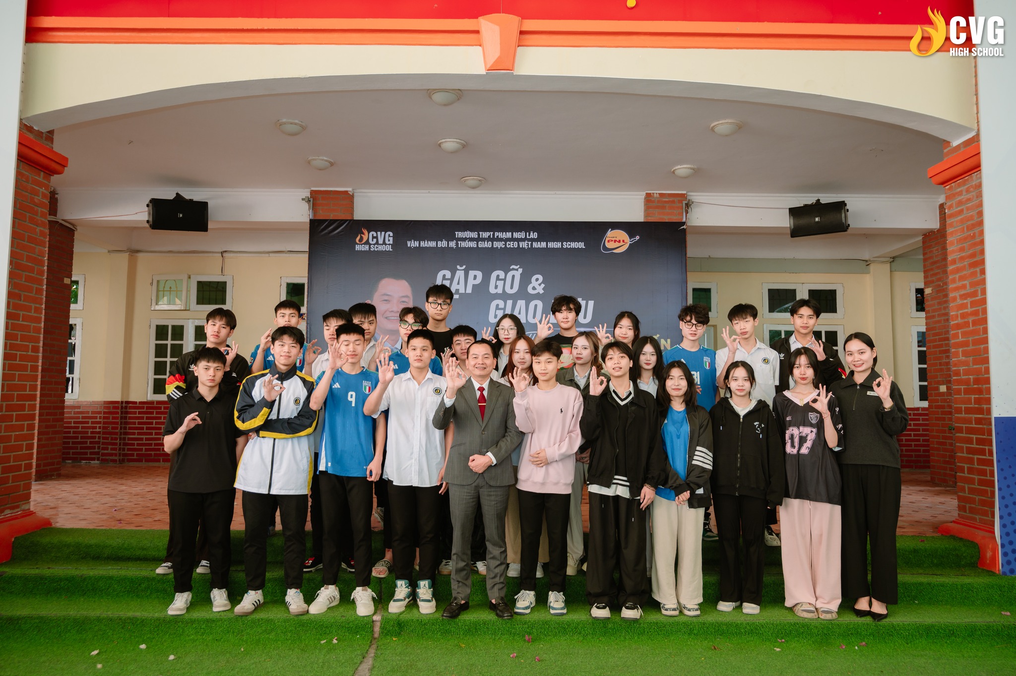 Buổi gặp gỡ & giao lưu với thầy Ngô Minh Tuấn để lại nhiều dấu ấn đối với các CVHSer Buổi gặp gỡ & giao lưu với thầy Ngô Minh Tuấn để lại nhiều dấu ấn đối với các CVHSer