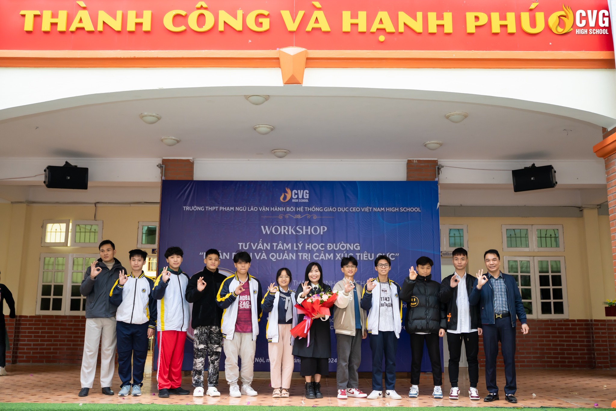 Diễn giả - Chuyên gia tư vấn tâm lý Đinh Thị Bích Thuỷ đã mang tới những kiến thức giá trị, thúc đẩy niềm tin, động lực cho các CVHSer Diễn giả - Chuyên gia tư vấn tâm lý Đinh Thị Bích Thuỷ đã mang tới những kiến thức giá trị, thúc đẩy niềm tin, động lực cho các CVHSer